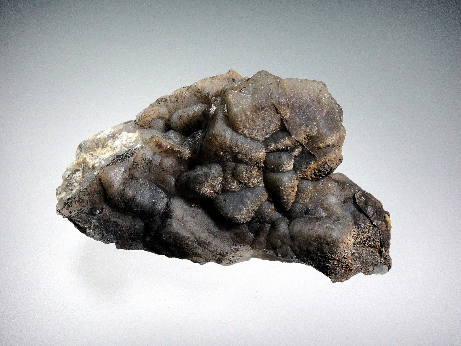 Cuarzo (variedad calcedonia) sobre Fluorita
8 x 5 cm.
(Autor: Antonio P. López)