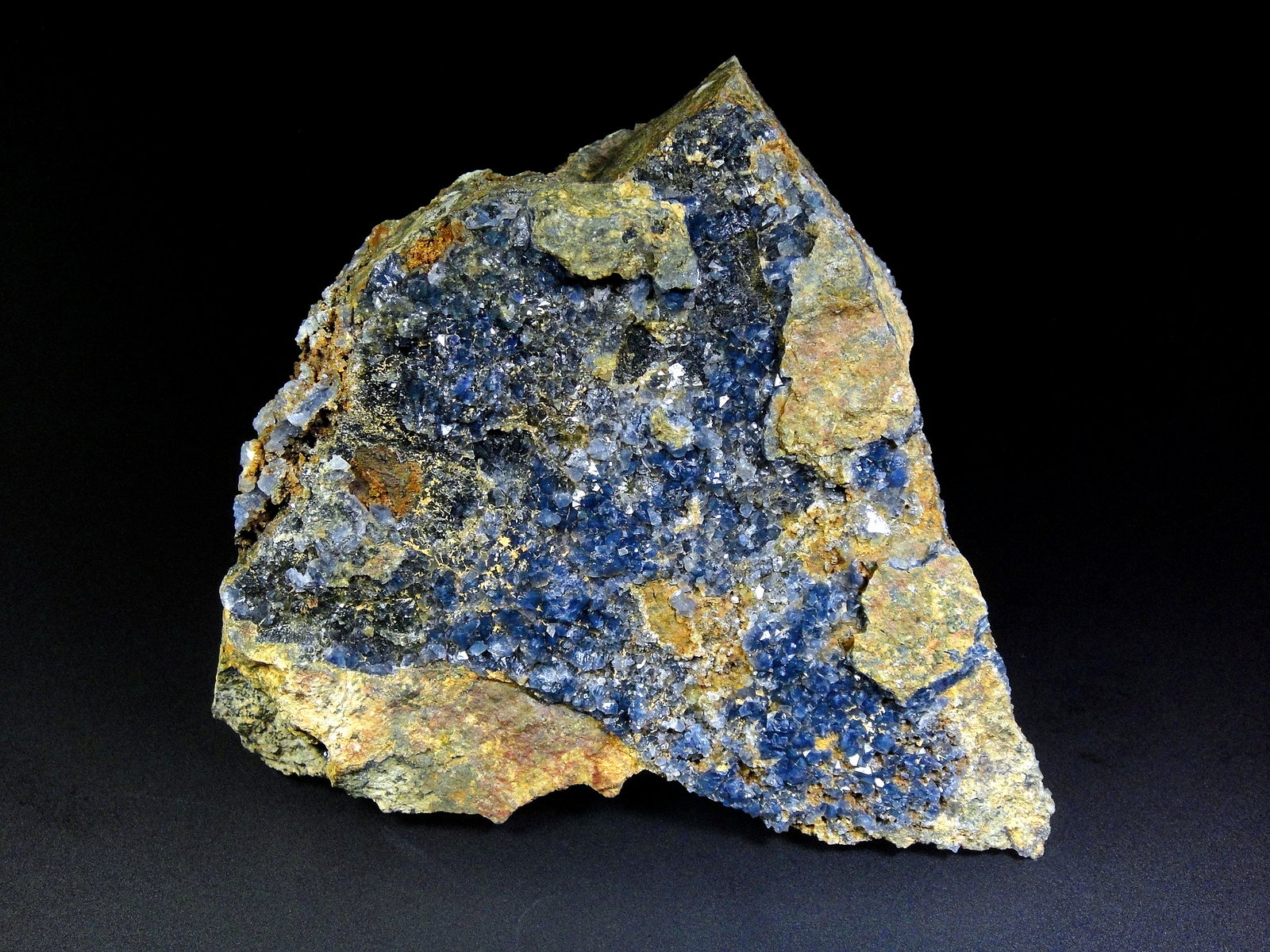 Cuarzo (variedad azul)
8 x 8 cm.
(Autor: Antonio P. López)