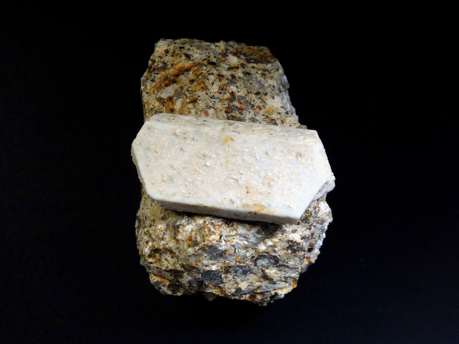 Ortoclasa
6 x 4,5 cm.
(Autor: Antonio P. López)