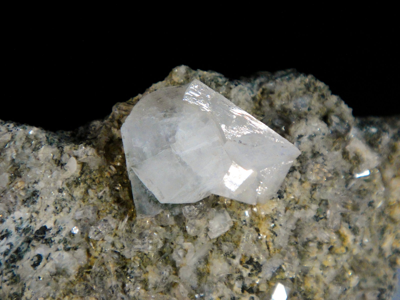 Ortoclasa (variedad adularia)
Cristal de 2 cm.
(Autor: Antonio P. López)