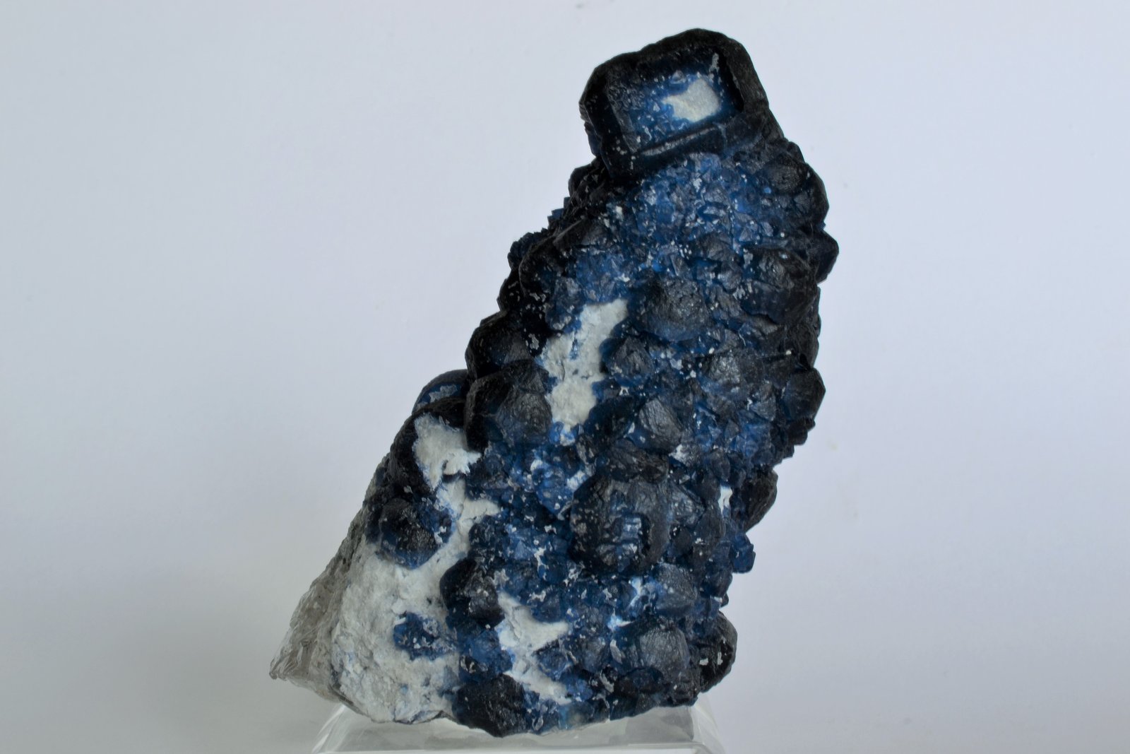 Fluorita, Cuarzo
9,5 x 6,7 x 6 cm
(Autor: Raúl S. Llorente)