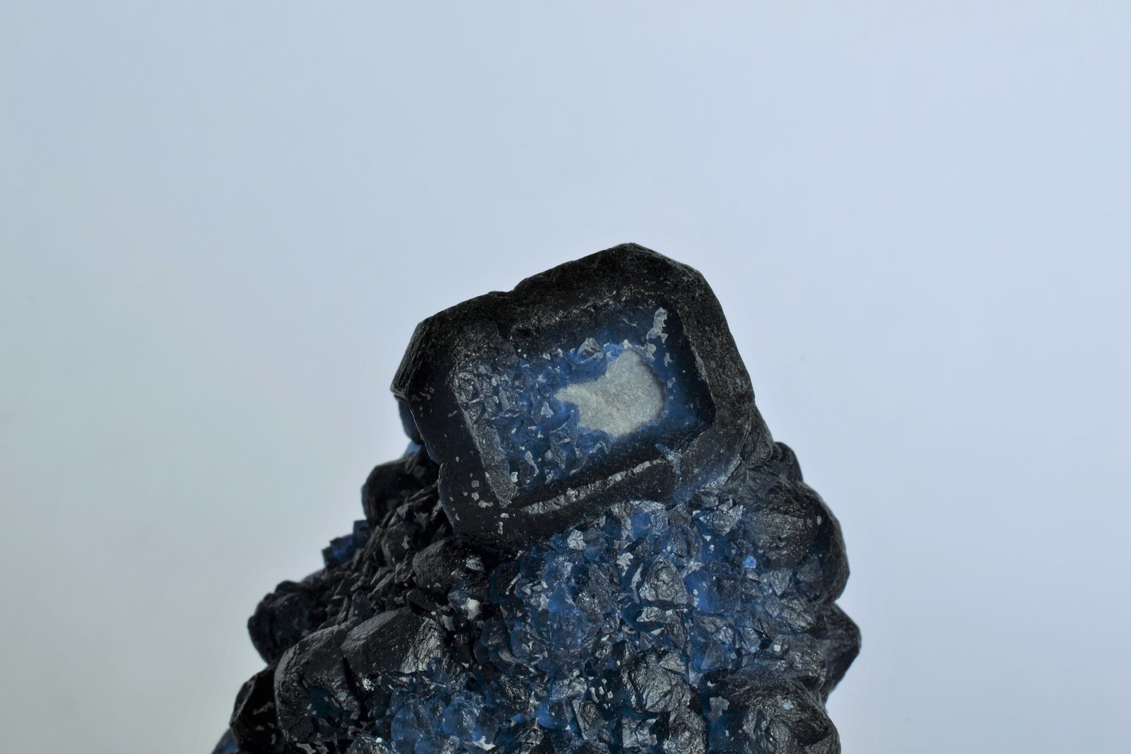Fluorita, Cuarzo
9,5 x 6,7 x 6 cm
(Autor: Raúl S. Llorente)