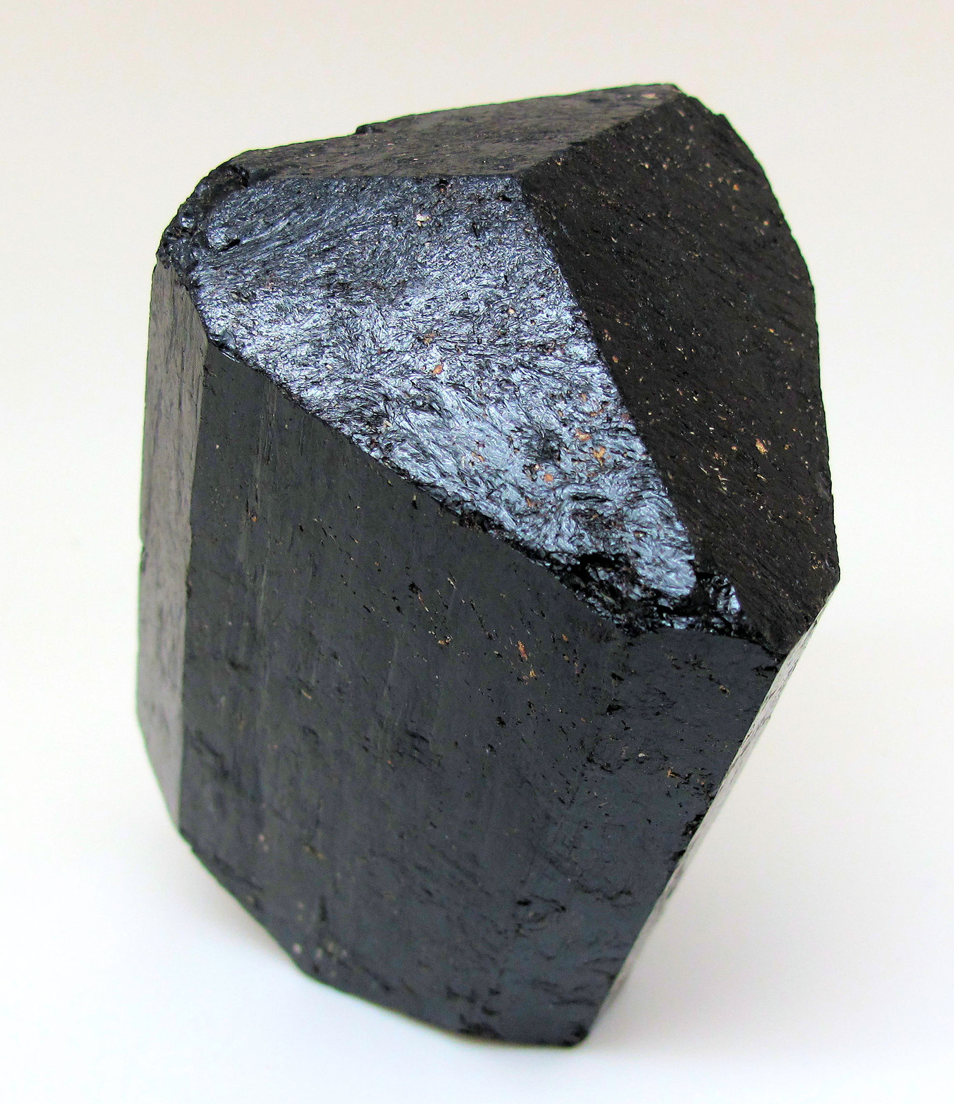 Schorlo
96 mm x 62 mm. Masa: 592 g.
(Autor: Carles Millan)