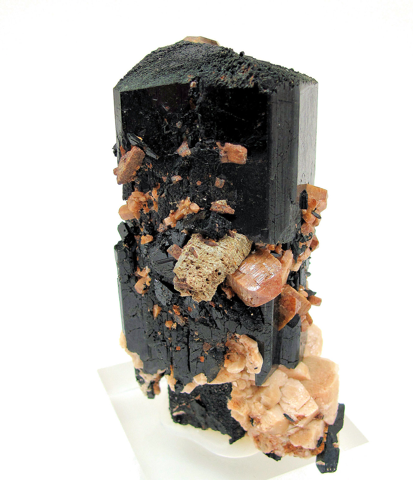 Aegirina, zircón, ortoclasa, parisita-(Ce)
82 mm x 66 mm. Cristal principal: 82 mm de altura
(Autor: Carles Millan)