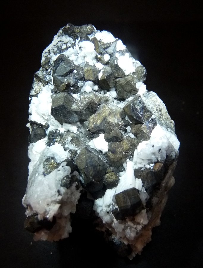 Tetraedrita (variedad schwatzita / tetraedrita mercúrica) y Dolomita
70x40 mm.
(Autor: Jesus Franquesa Baucells)