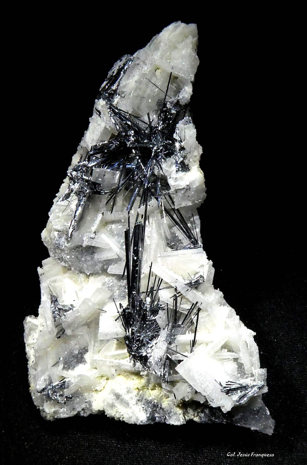 Stibnita (Estibina) y Barita.
75x55 mm.
(Autor: Jesus Franquesa Baucells)