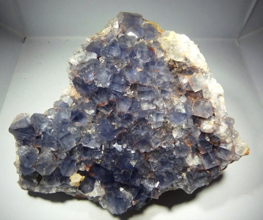 Fluorita.
100x85 mm.
(Autor: Jesus Franquesa Baucells)