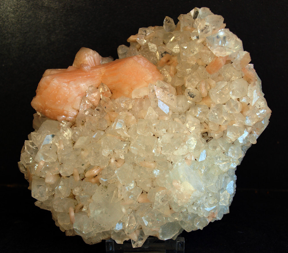 Fluorapophyllita-(K) (Apofilita), Stilbita-Ca (Estilbita-Ca)
13 x 11.5 cm
(Autor: Pedro Antonio)