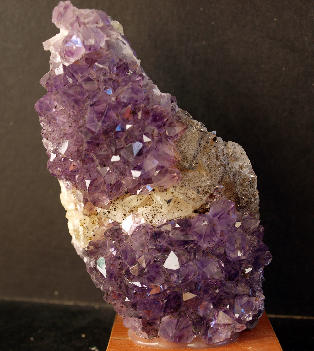 Cuarzo (variedad amatista)
12 x 6.5 cm
(Autor: Pedro Antonio)
