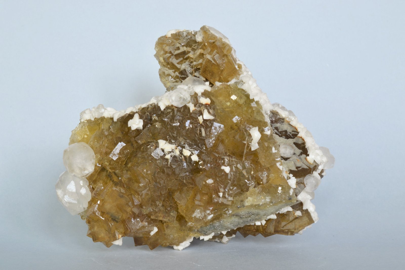 Fluorita, Calcita, Dolomita
9,5 x 8 x 7 cm
(Autor: Raúl S. Llorente)