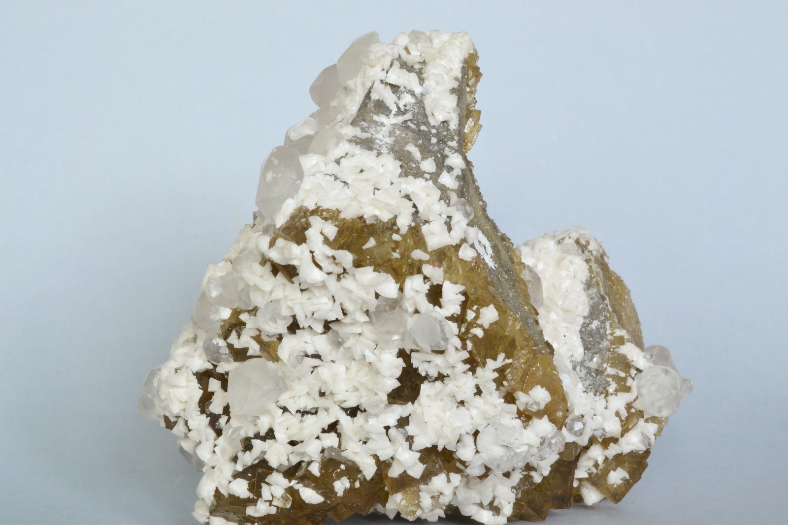 Fluorita, Calcita, Dolomita
9,5 x 8 x 7 cm
(Autor: Raúl S. Llorente)