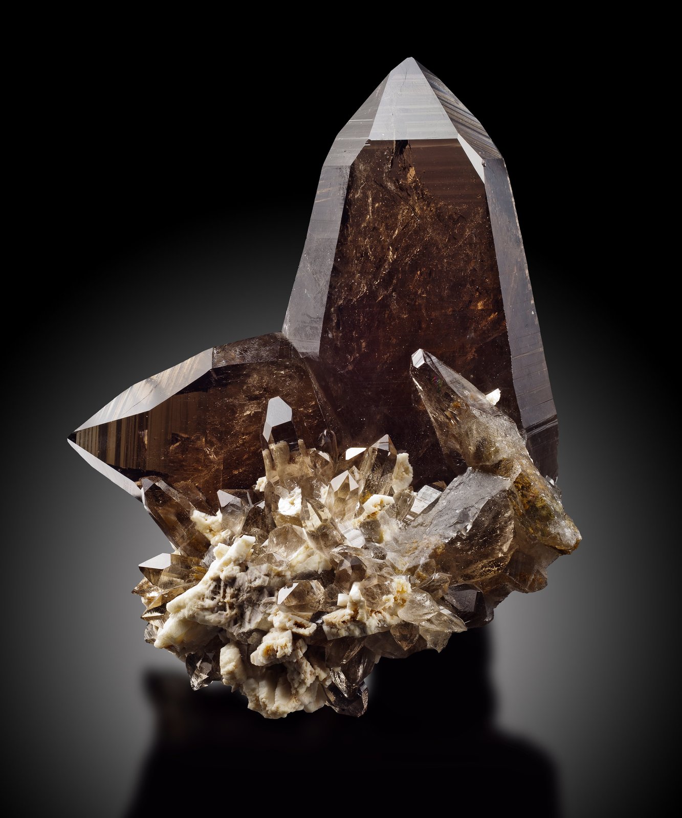 Cuarzo (variedad ahumado) en macla de japón
8 x 7 x 6,5 cm
(Autor: Museo MIM)