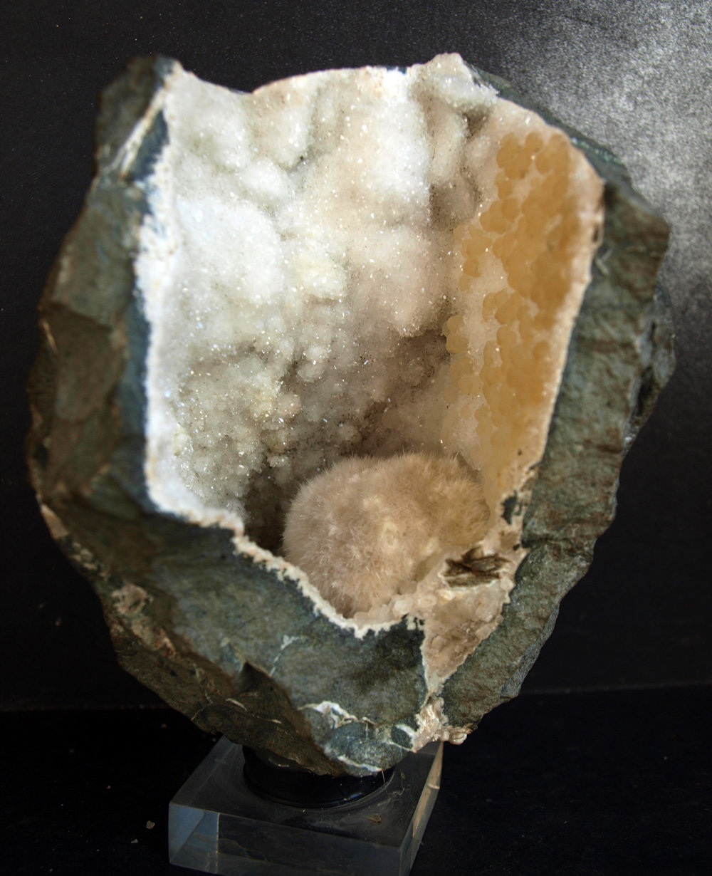 Okenita
15.5 x 11.5 cm
(Autor: Pedro Antonio)