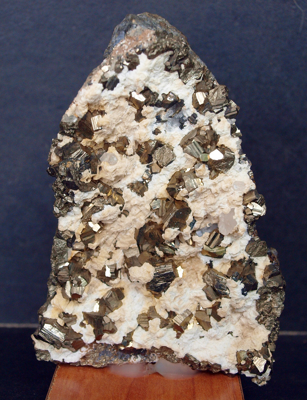 Pirita
9.5 x 6.5 cm
(Autor: Pedro Antonio)