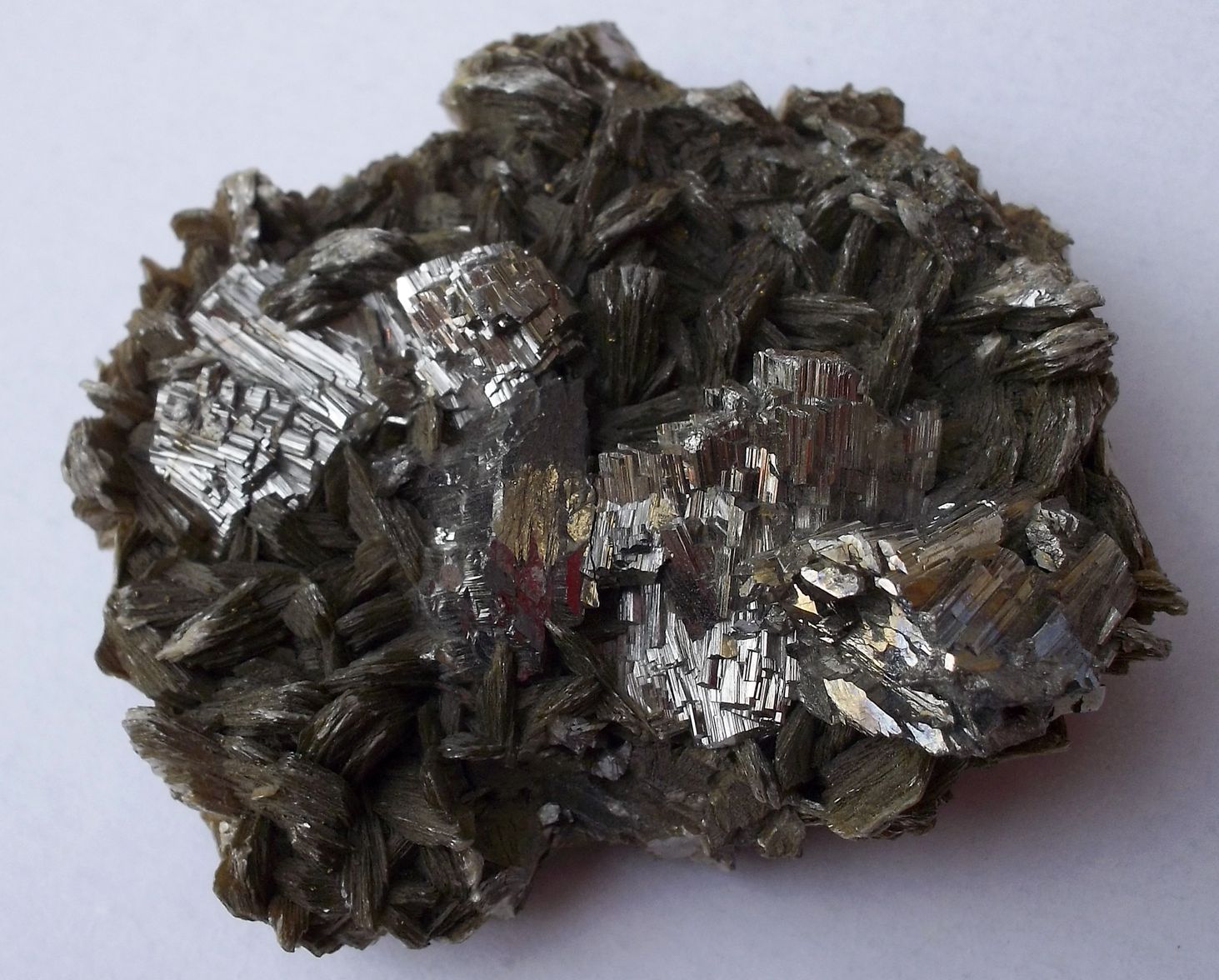 Arsenopirita, moscovita
4 x 5 cm
(Autor: Cristalino)