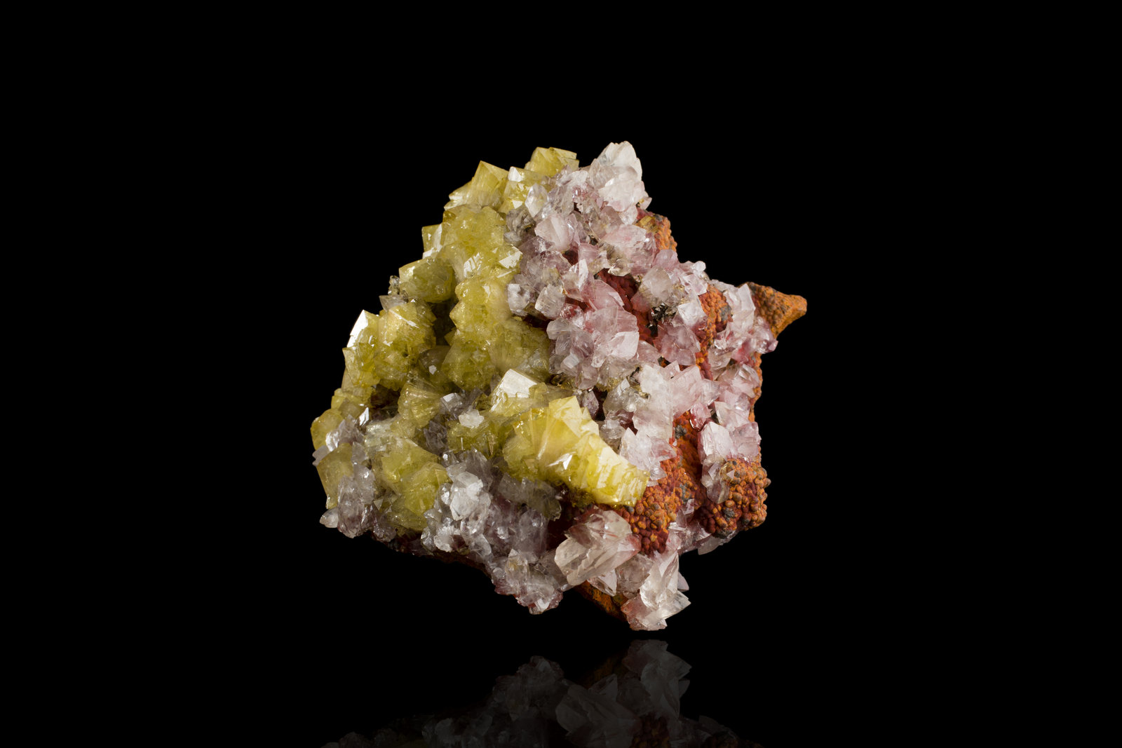 Adamita con Calcita
9,0 x 8,5 x 5,0 cm
(Autor: Museo MIM)