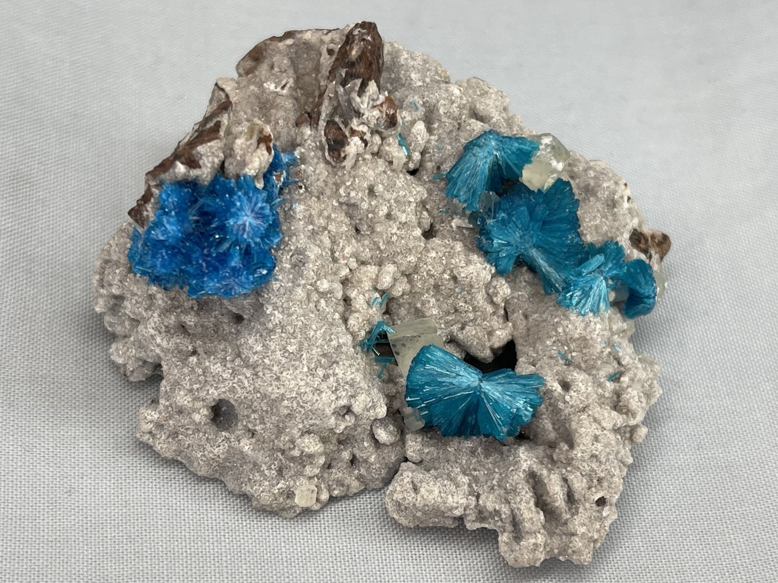 Cavansita
5,5cm de largo y 2cm de alto
(Autor: castrominerals)