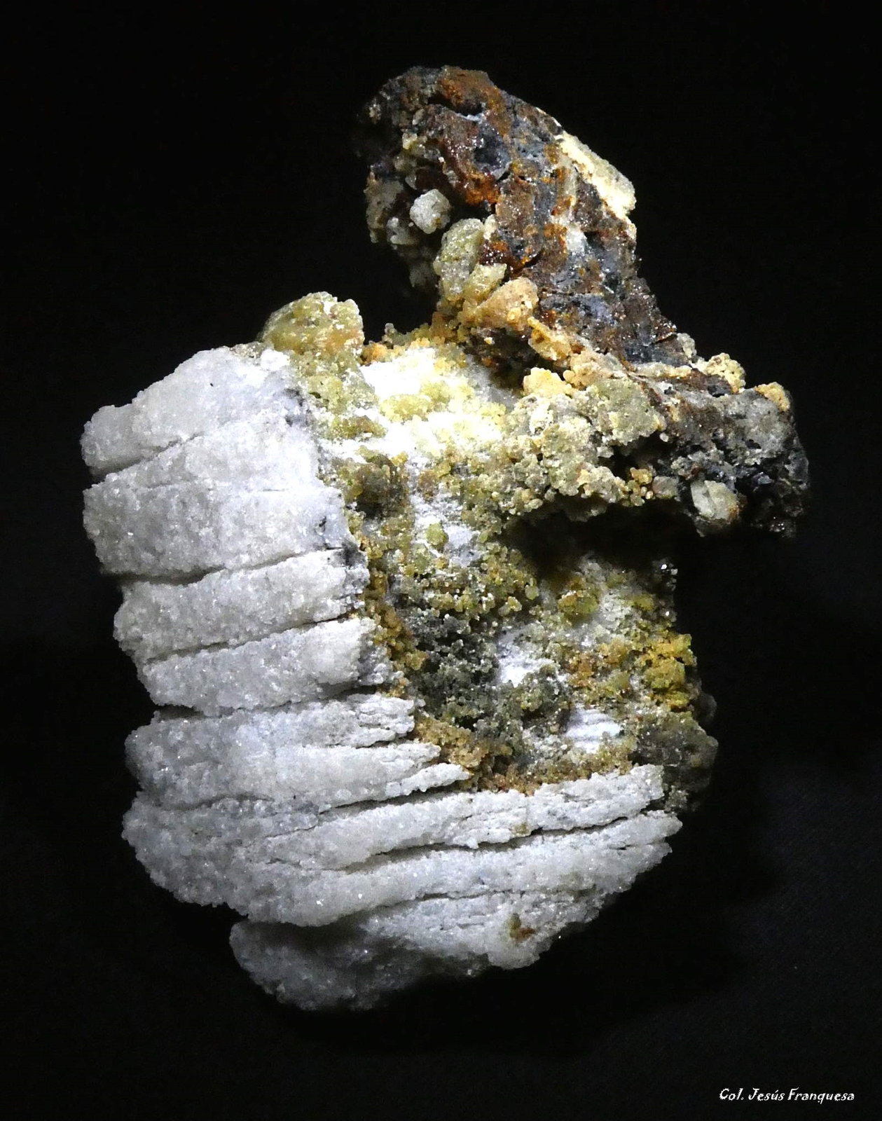 Forsterita.
79x62 mm.
(Autor: Jesus Franquesa Baucells)