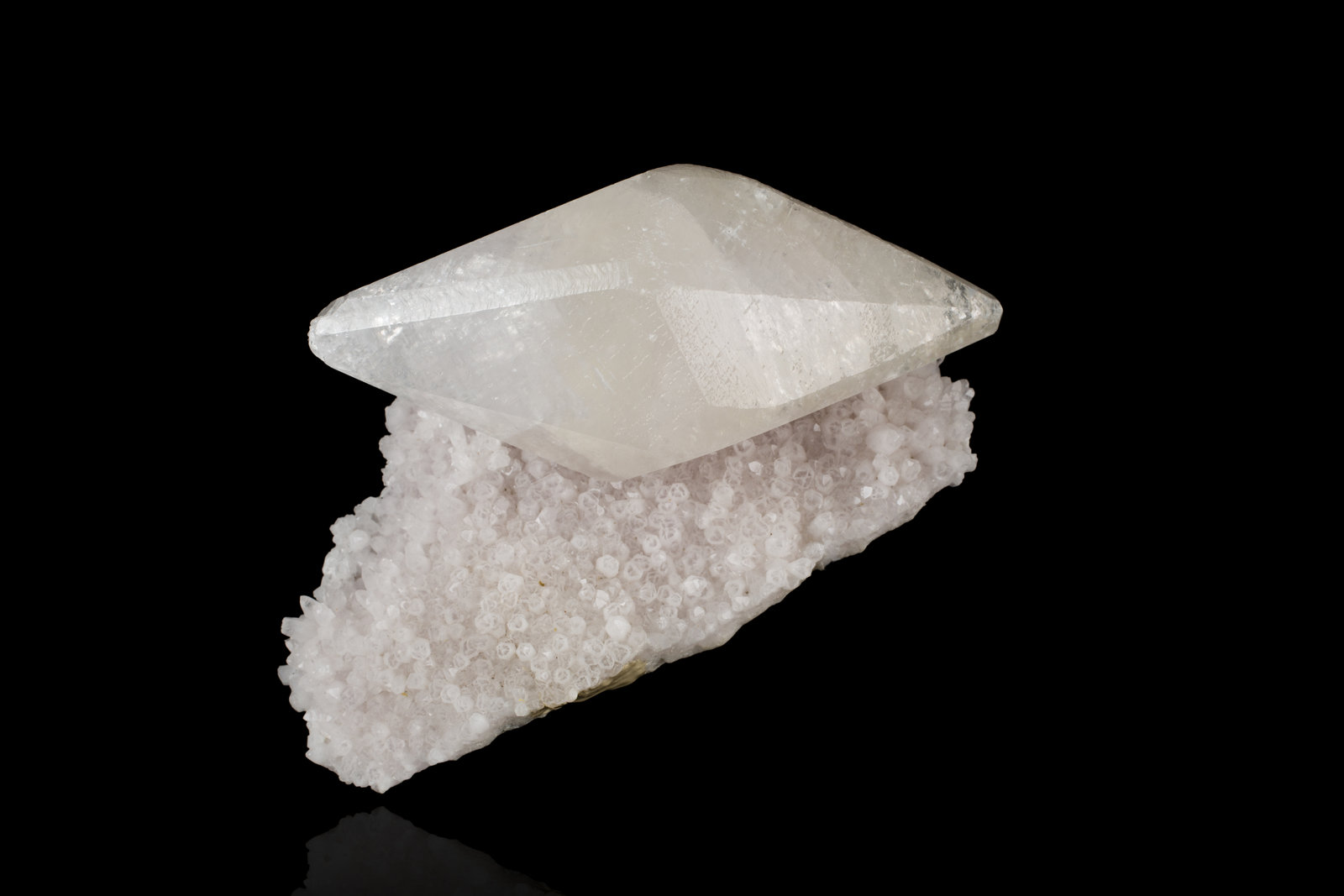 Calcita en Cuarzo
12 x 6,5 x 6 cm
(Autor: Museo MIM)