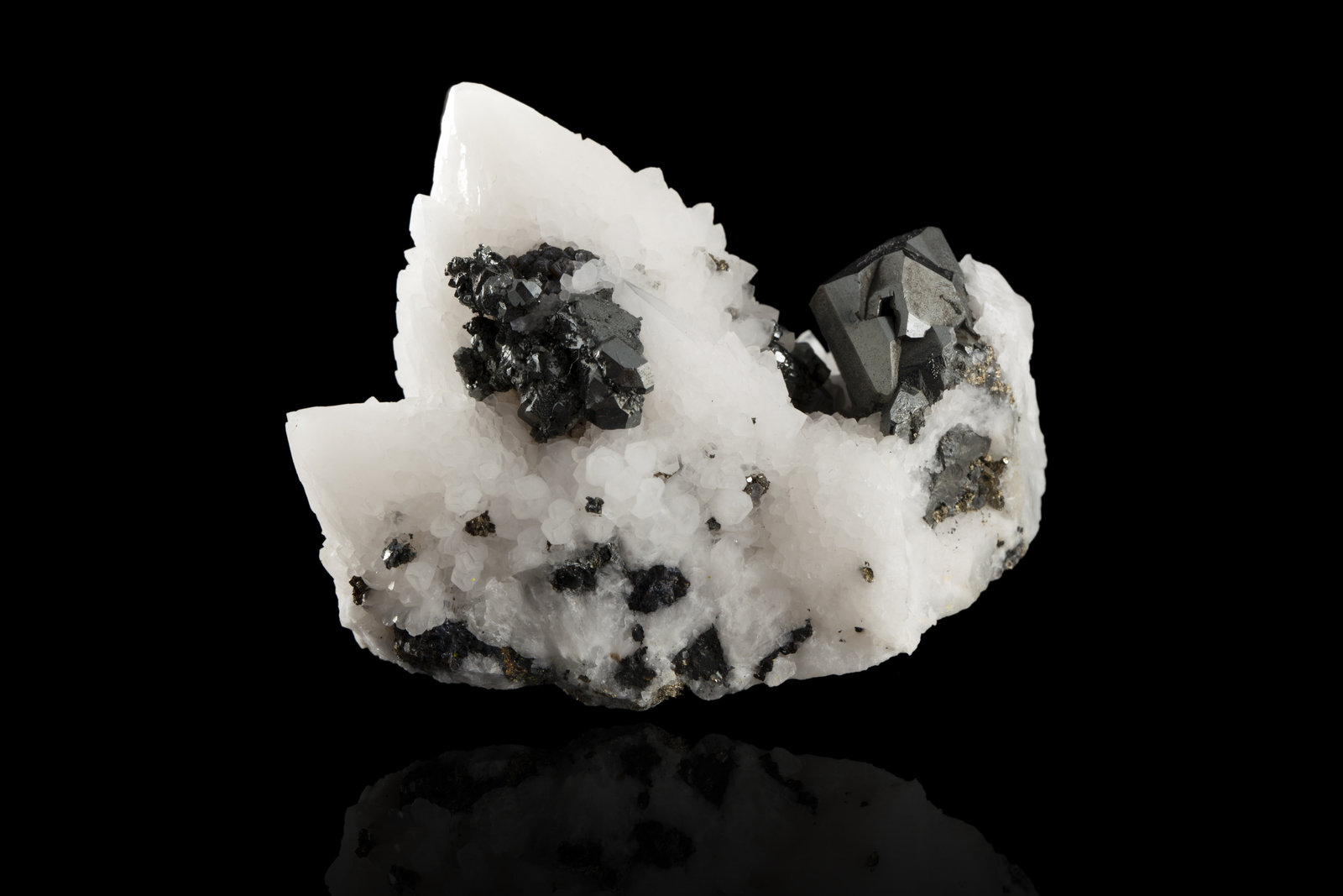 Tennantita
Cristal mayor: 2,1 cm
(Autor: Museo MIM)