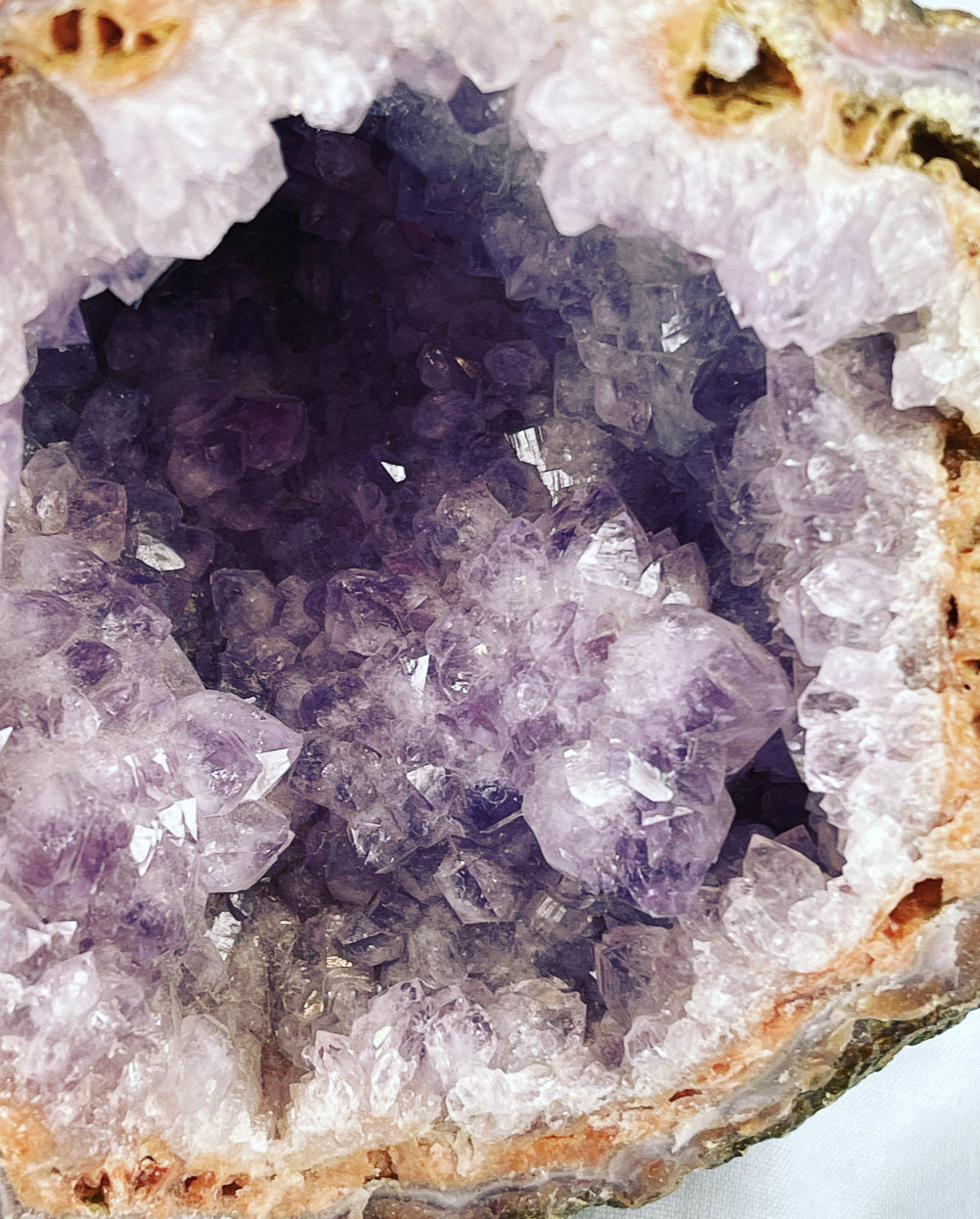 Cuarzo (variedad amatista)
11,5cm de ancho y 8,5cm de alto
(Autor: castrominerals)