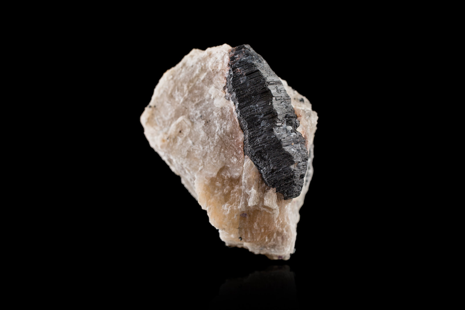 Hibonita
5,5 x 4,5 x 4,5 cm
(Autor: Museo MIM)