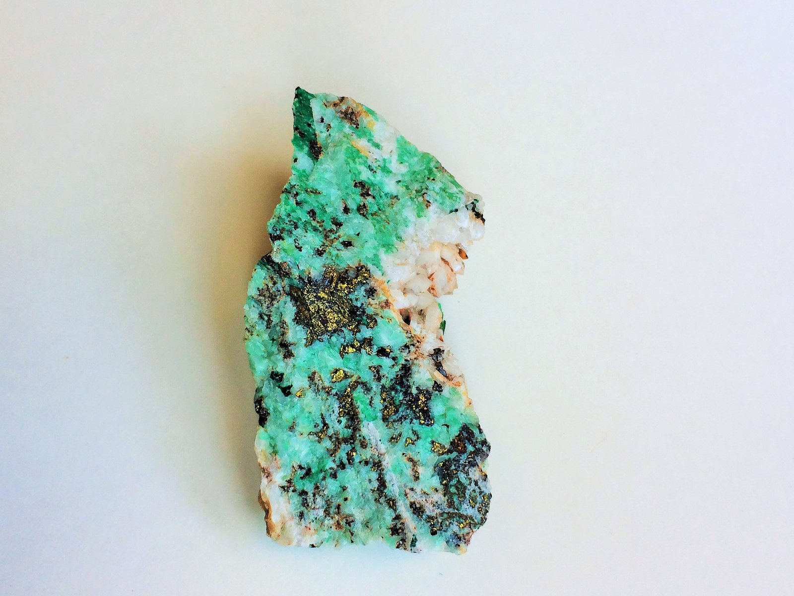 Malaquita, Cuarzo, Calcopirita
,5 x 3 x 2,5 cm
(Autor: Raúl S. Llorente)