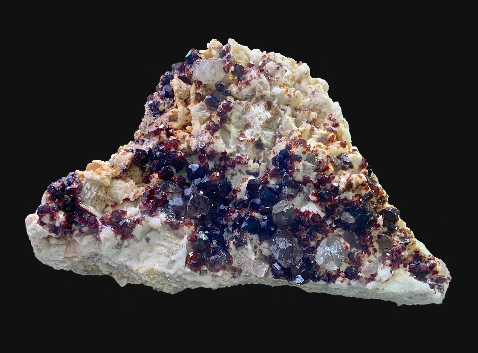 Spessartina (Grupo Granate), Fluorita, Cuarzo
14,8 x 9,0 cm.
(Autor: Xavier bordas)