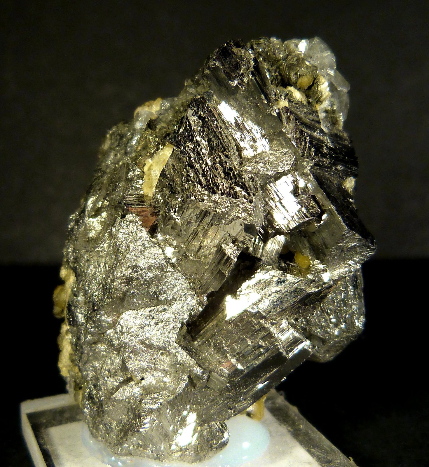 Arsenopirita
4,5 x 3 x 3 cm.
(Autor: Felipe Abolafia)