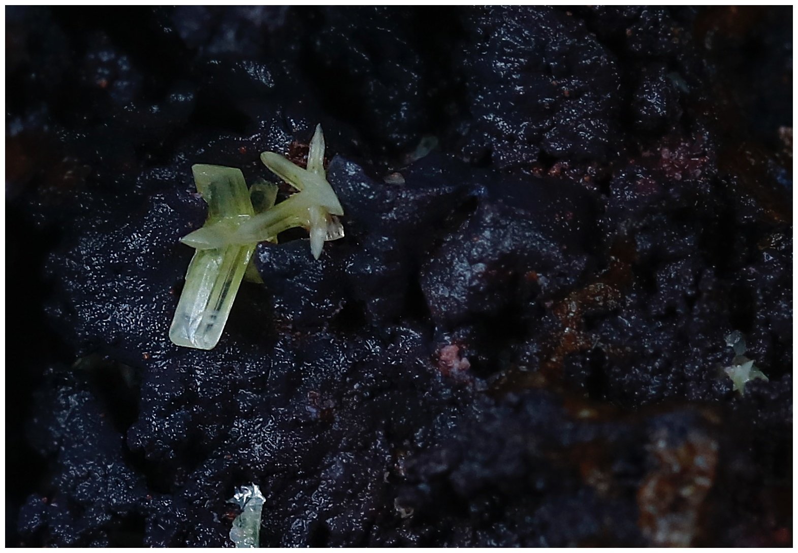 Cerusita
Encuadre de foto15mm Cristales: 3.2 mm
(Autor: Ángel Rodríguez Benavent)