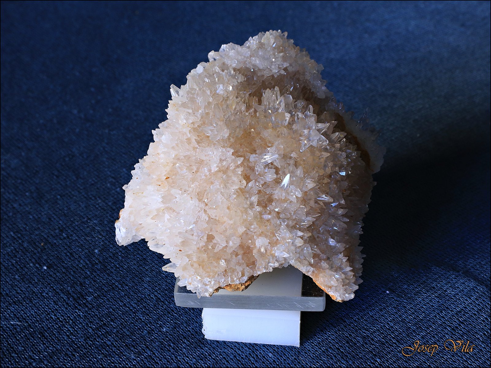Calcita
70 x 50 x 30ml.
(Autor: Josep Vila - P.)