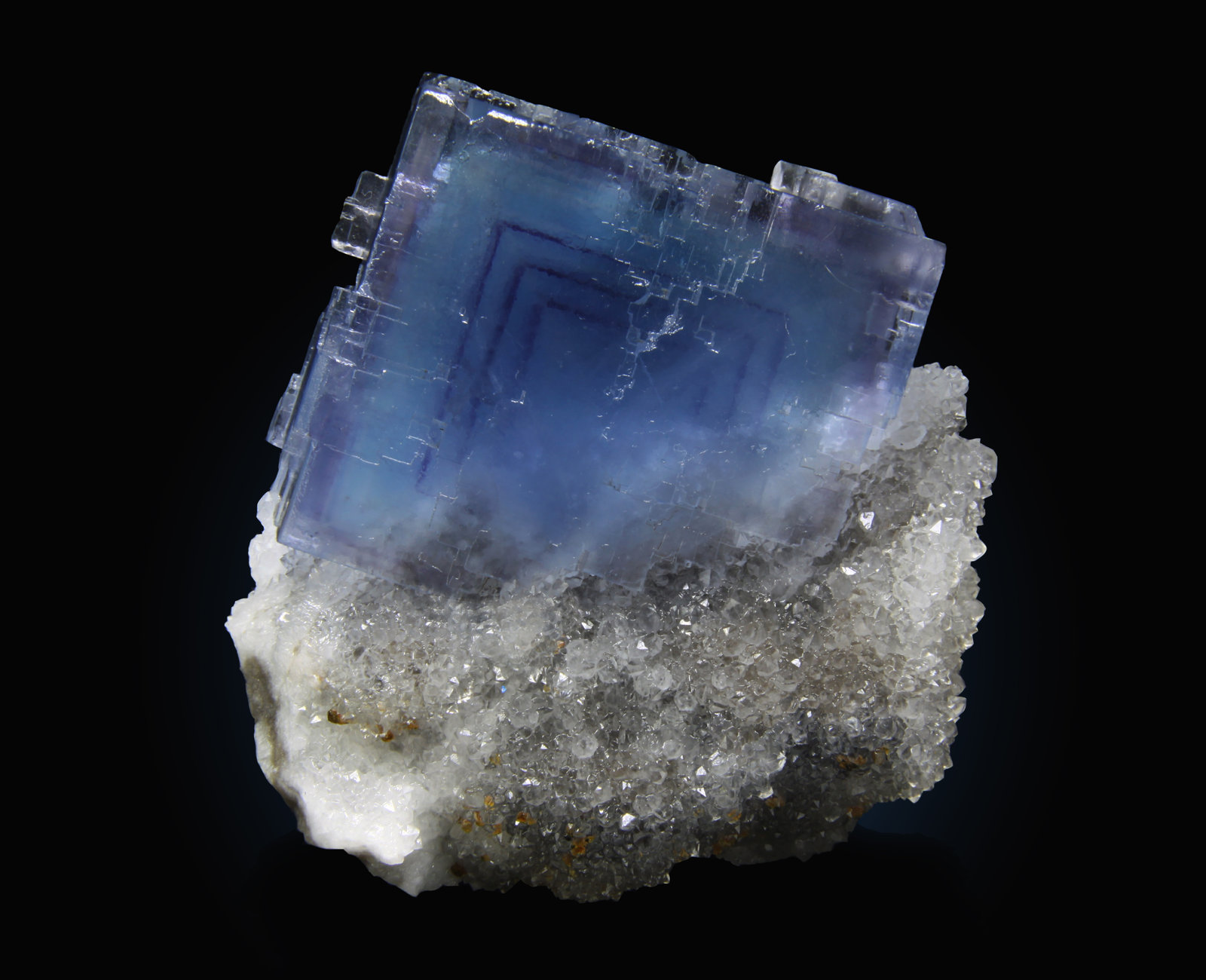 Fluorita
7.5 x 6.5cm, cristal de 4.5cm de arista
(Autor: Raul Vancouver)
