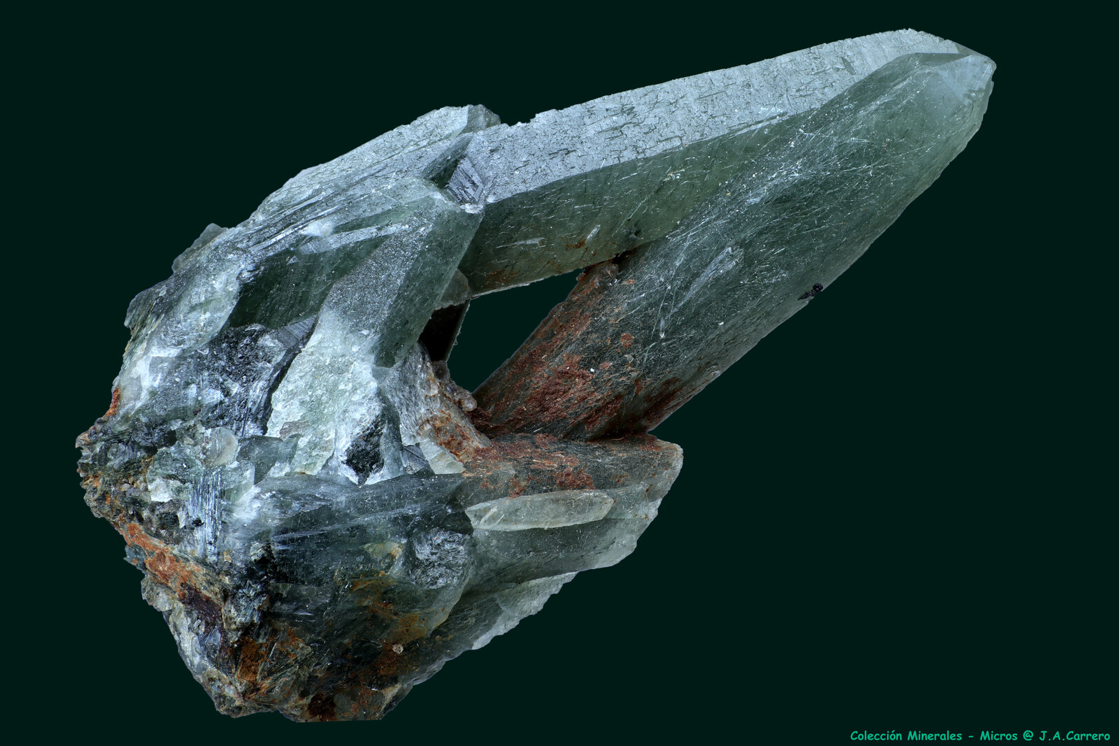 Cuarzo (variedad prasio)
Mega Horio, Isla de Serifos, Islas Cícladas, Prefectura de las Cícladas, Egeo meridional, Grecia
3 x 2 cm
(Autor: Jose Angel Carrero)