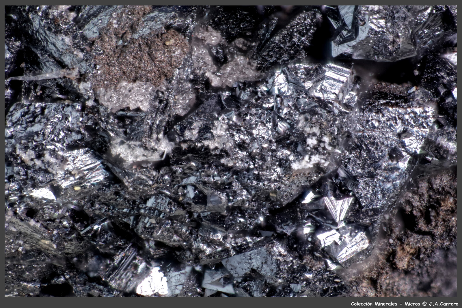 Hausmannita
Ilfeld, Nordhausen, Distrito Nordhausen, Turingia/Thüringen, Alemania
FoV: 2,5 x 1,8 mm
(Autor: Jose Angel Carrero)