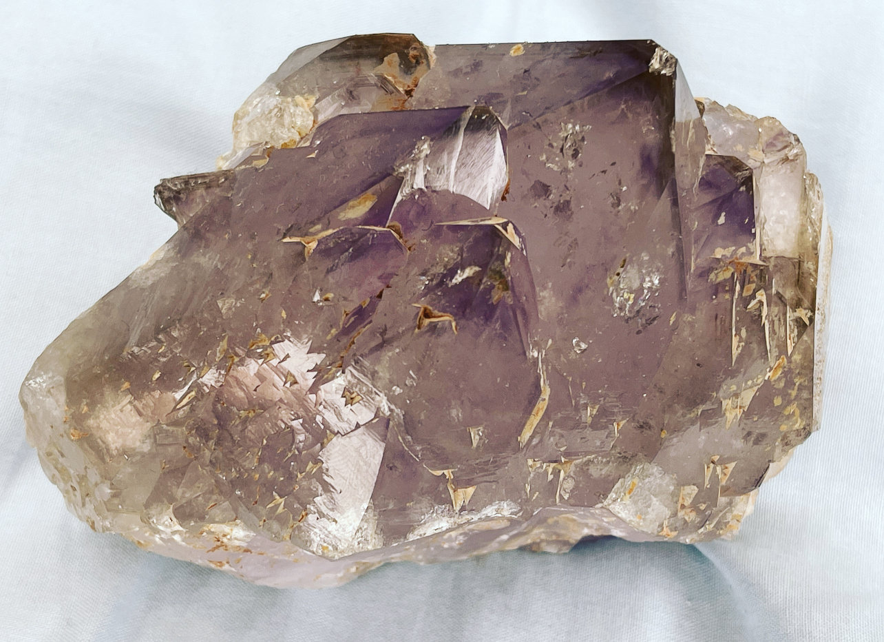 Cuarzo (variedad amatista)
7,5cm de ancho y 7,5cm de alto
(Autor: castrominerals)