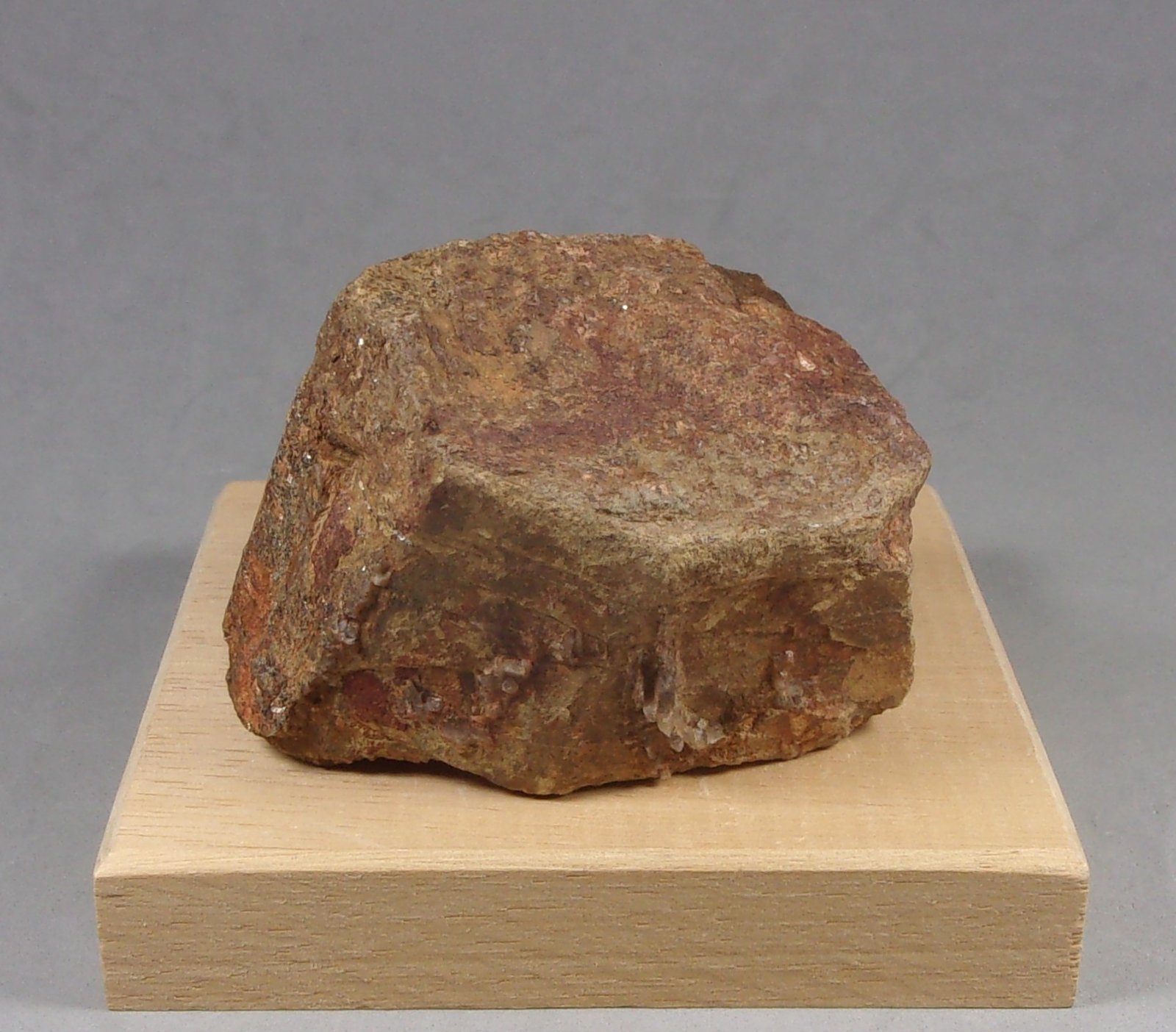 Aeschynita-(Y)
5,9 x 4,5 x 3,8 cm. 280,5 g.
(Autor: J. G. Alcolea)