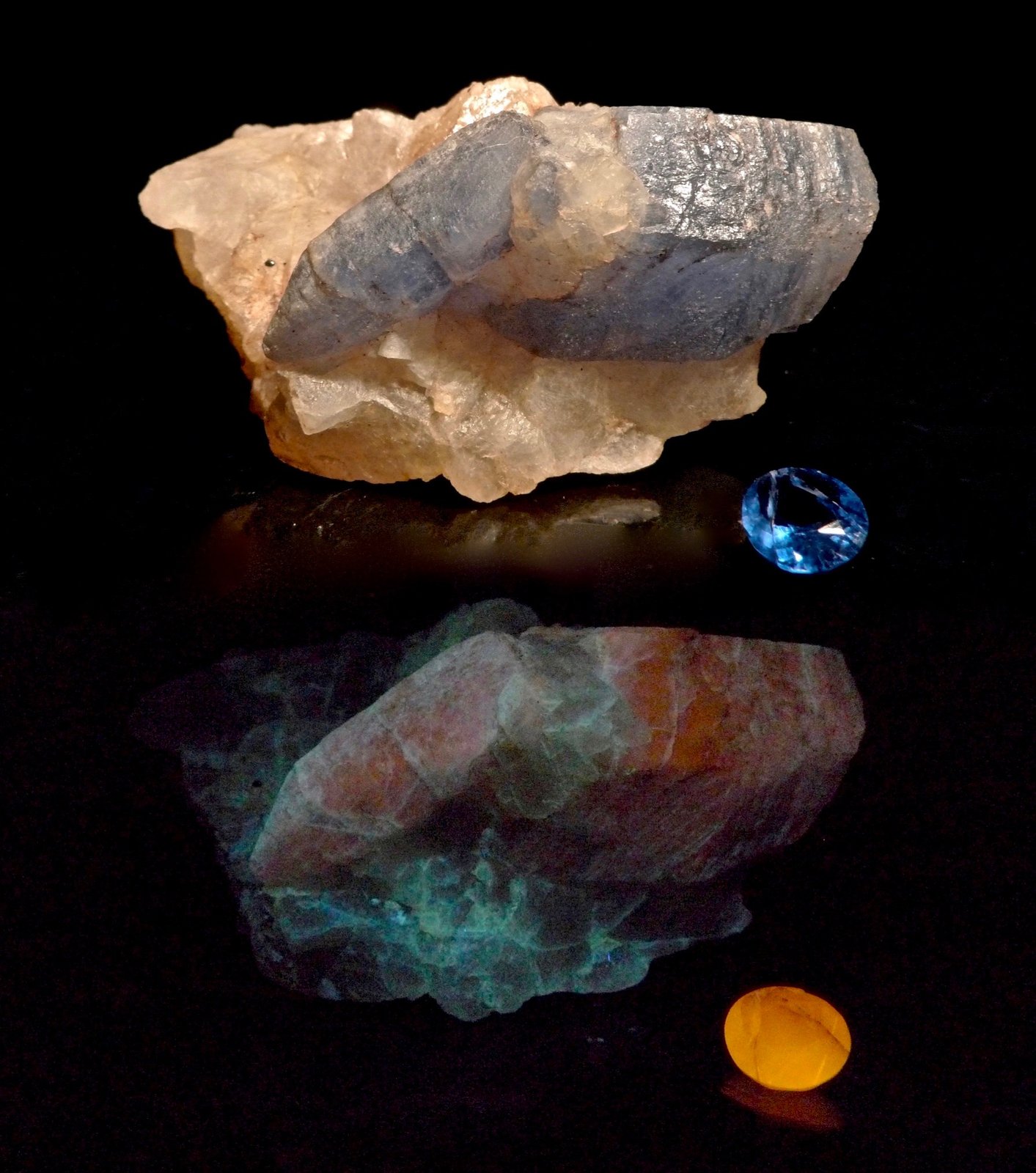 Afghanita (Afganita)
6 x 3 x 2,5 cm --- 0,45 ct
(Autor: Josele)