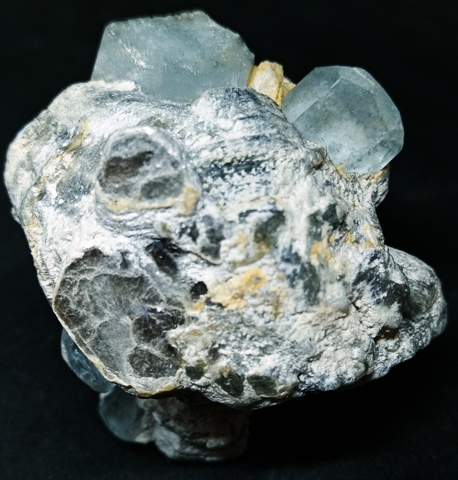 Berilo (variedad aguamarina) con Moscovita y Microclina
45x45x40 mm.
(Autor: Luis Edmundo Sánchez Roja)