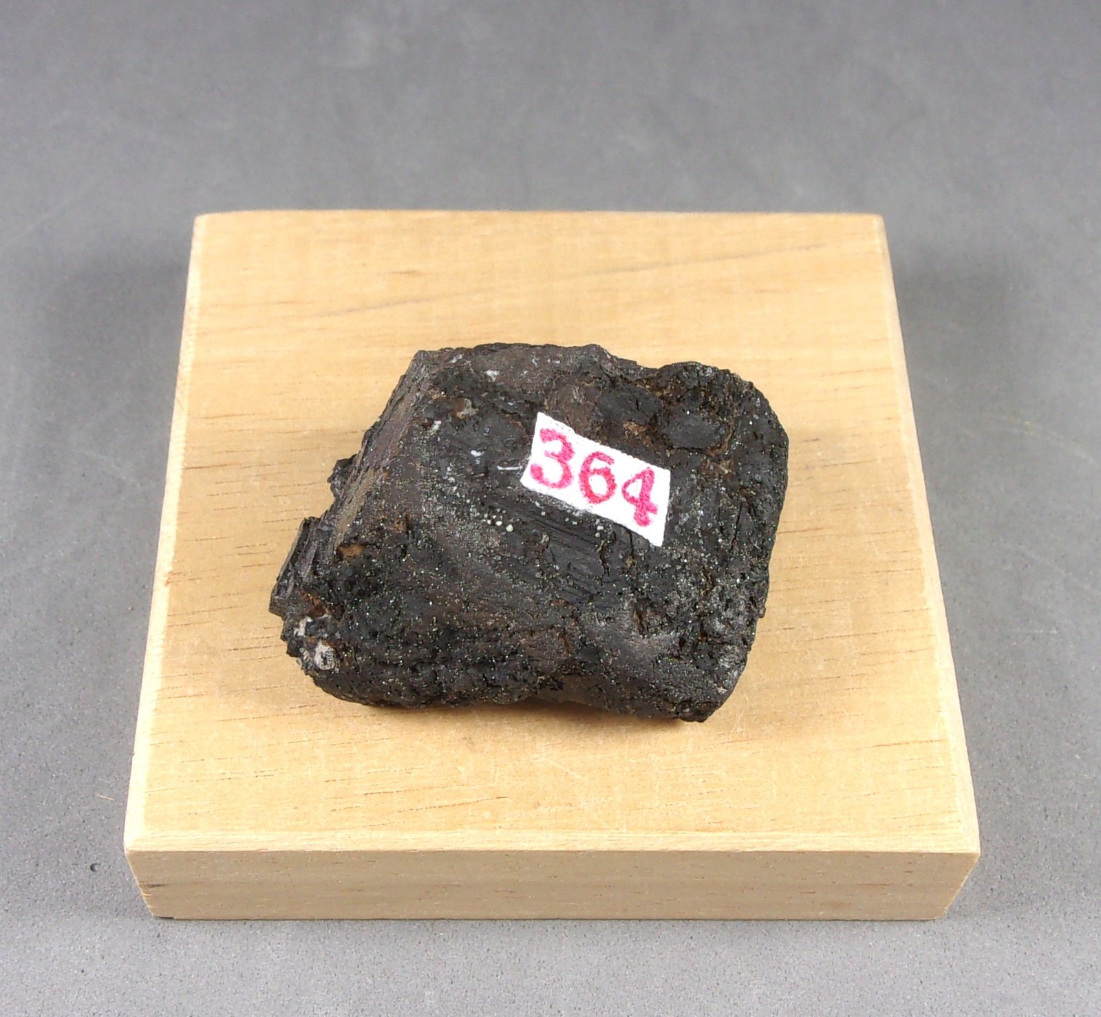 Alabandita
3,7 x 2,7 x 2 cm. 43,65 g.
(Autor: J. G. Alcolea)