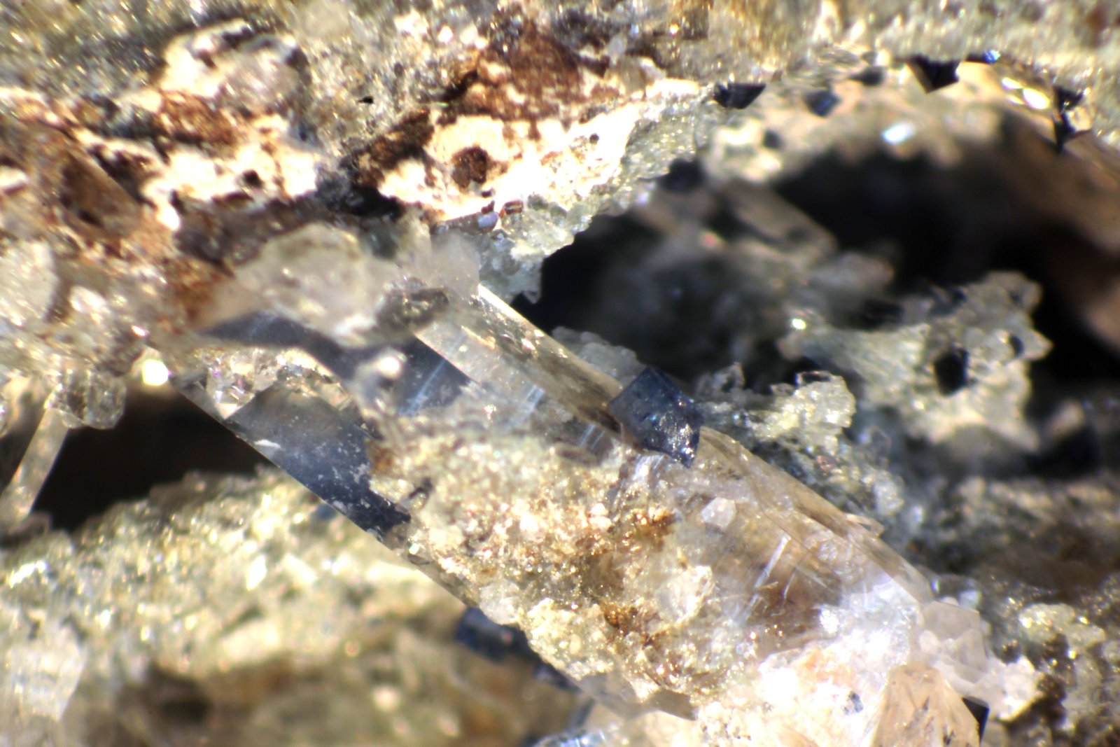 Albita
< 1 mm
(Autor: José Luis Zamora)