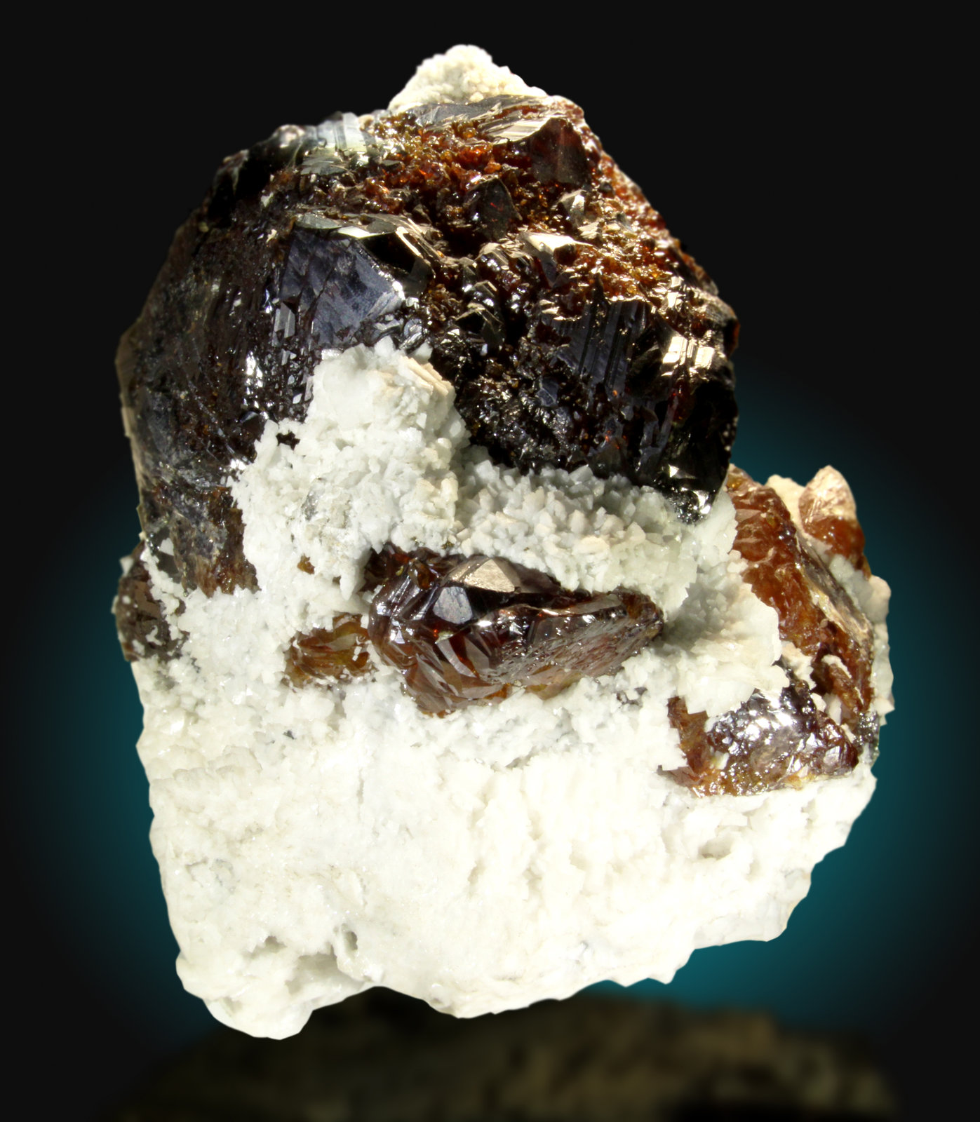 Esfalerita, Dolomita
17x13cm, cristal 12cm de diámetro
(Autor: Raul Vancouver)