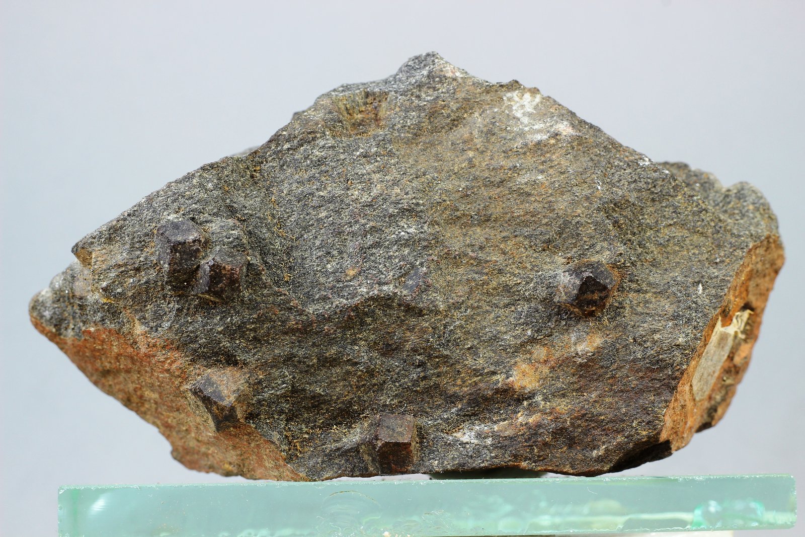 Almandino
83x25 mm
(Autor: Juan Espino)