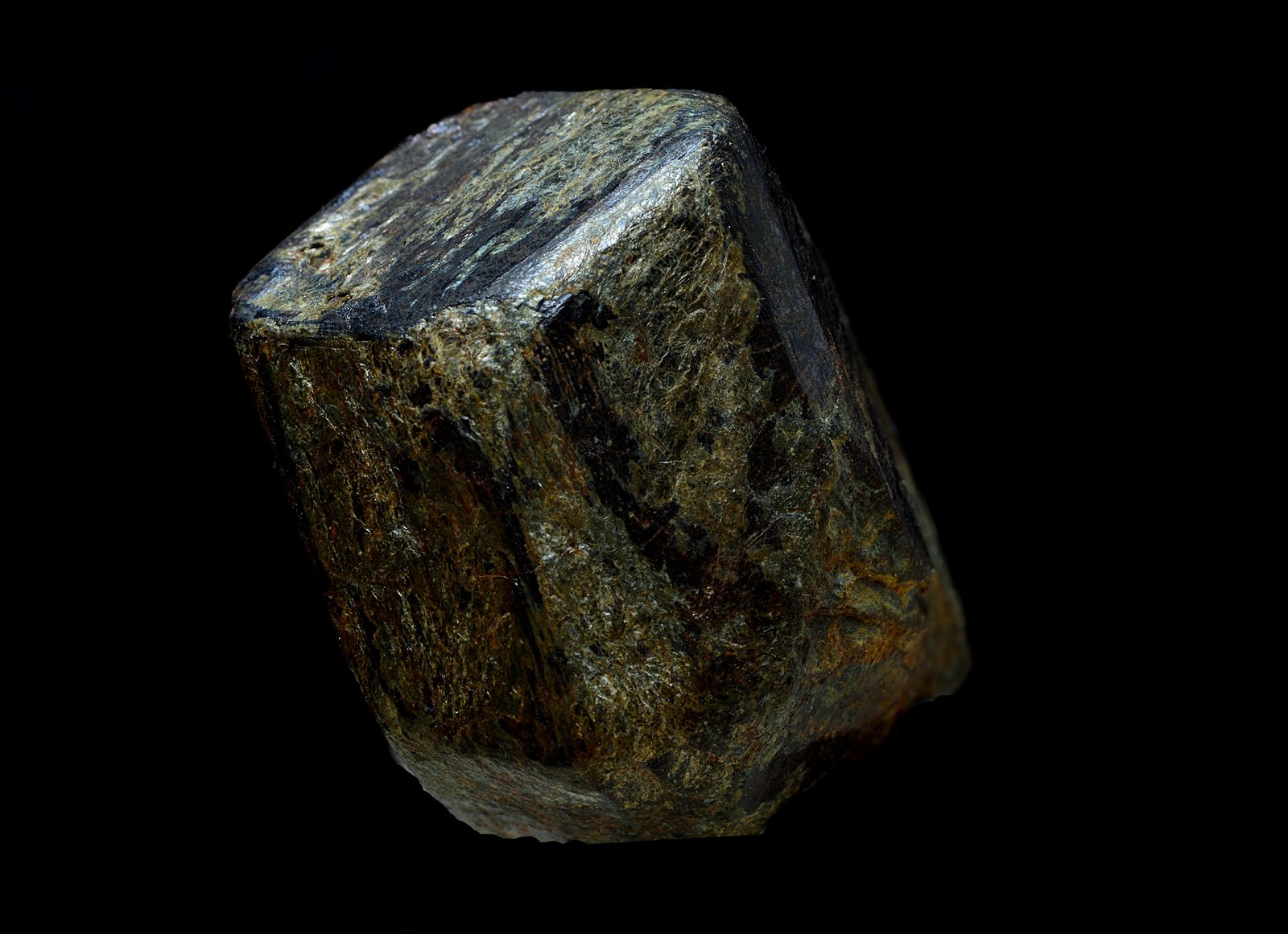 Almandino (Grupo Granate)
51 x 41 mm
(Autor: Antonio Carmona)