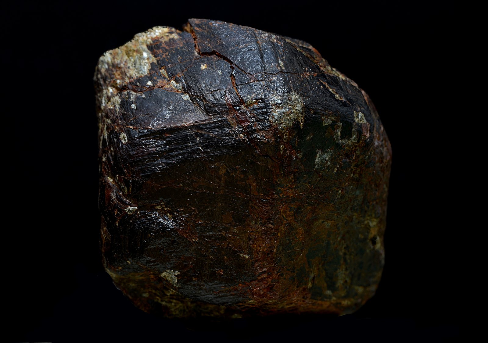 Almandino (Grupo Granate)
59 x 47 mm
(Autor: Antonio Carmona)