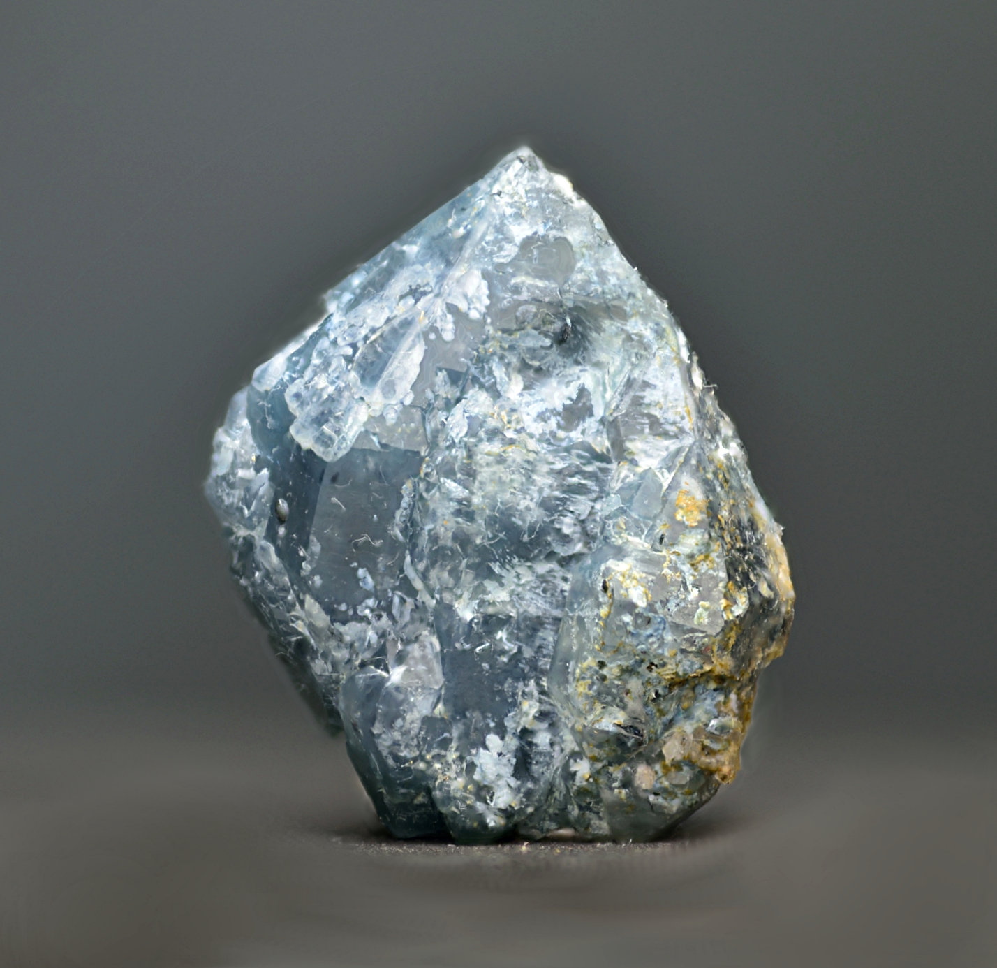 Cuarzo (variedad azul)
26x21x16 mm
(Autor: Antonio Carmona)