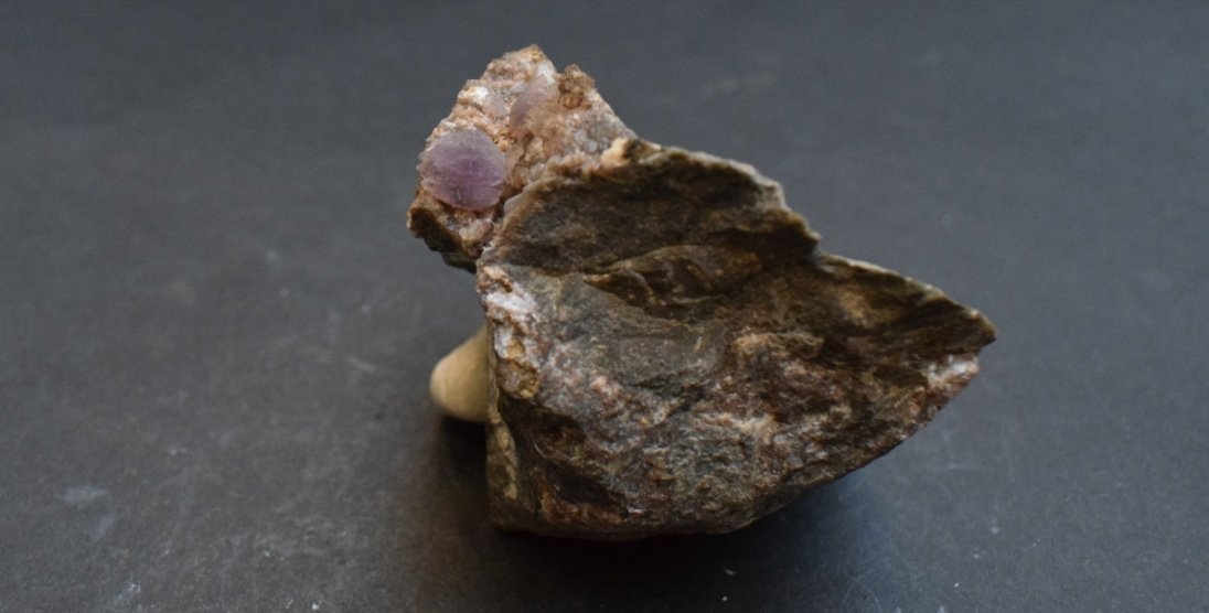 Cuarzo (variedad amatista)
6 x 5,5 x 4 cm
(Autor: Antonio Alcaide)