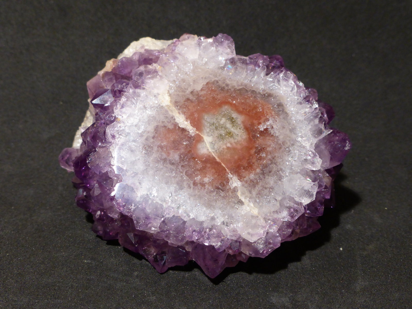 Cuarzo (variedad amatista)
6,5x5,5 cm
(Autor: Ander Ispizua Juan)