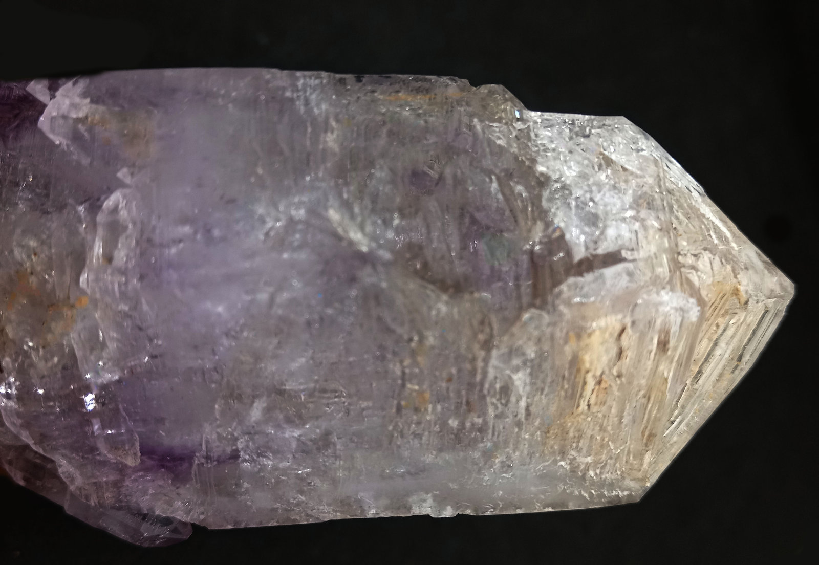 Cuarzo (variedad amatista)
130x55x40 mm.
(Autor: Luis Edmundo Sánchez Roja)