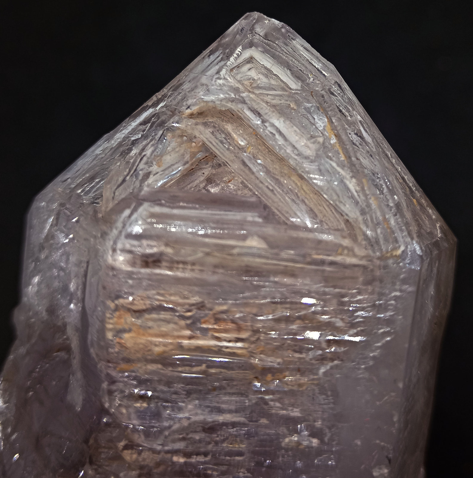 Cuarzo (variedad amatista)
130x55x40 mm.
(Autor: Luis Edmundo Sánchez Roja)