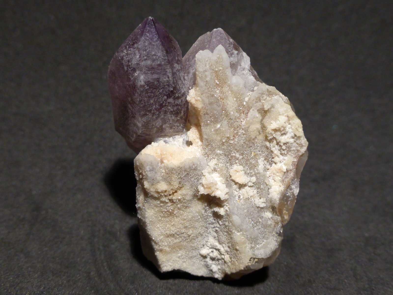 Cuarzo (variedad amatista)
4,5x3 cm
(Autor: Ander Ispizua Juan)